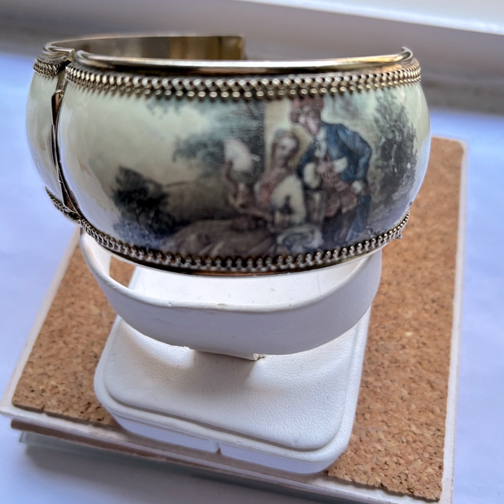 🟥Whiting & Davis Vintage Bangle Bracelet, Victorian Theme - Picture 3 of 10
